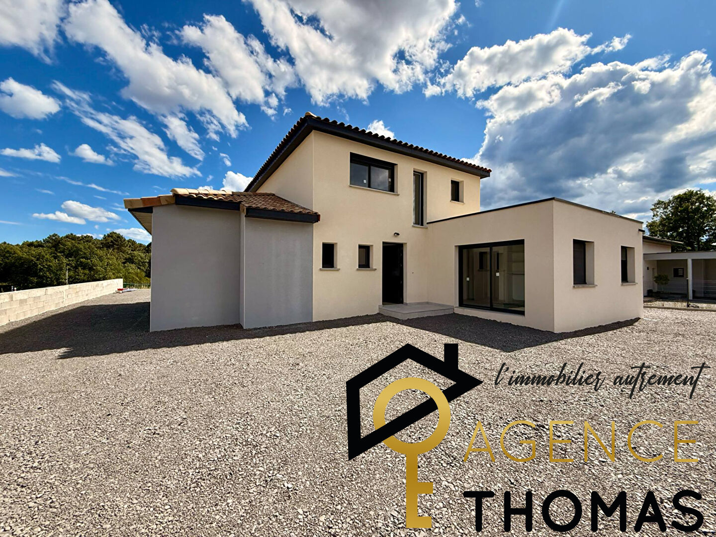 Villa neuve Mercuer, 5 chambres, 185 m2 habitables, 2100m2 de terrain