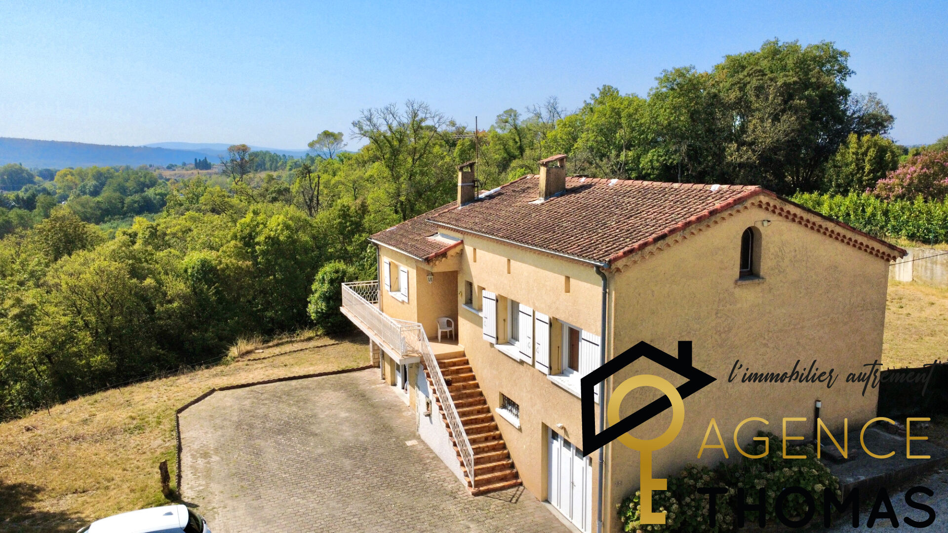 Maison 8 pièces Saint-Etienne-de-Fontbellon 157.39 m2