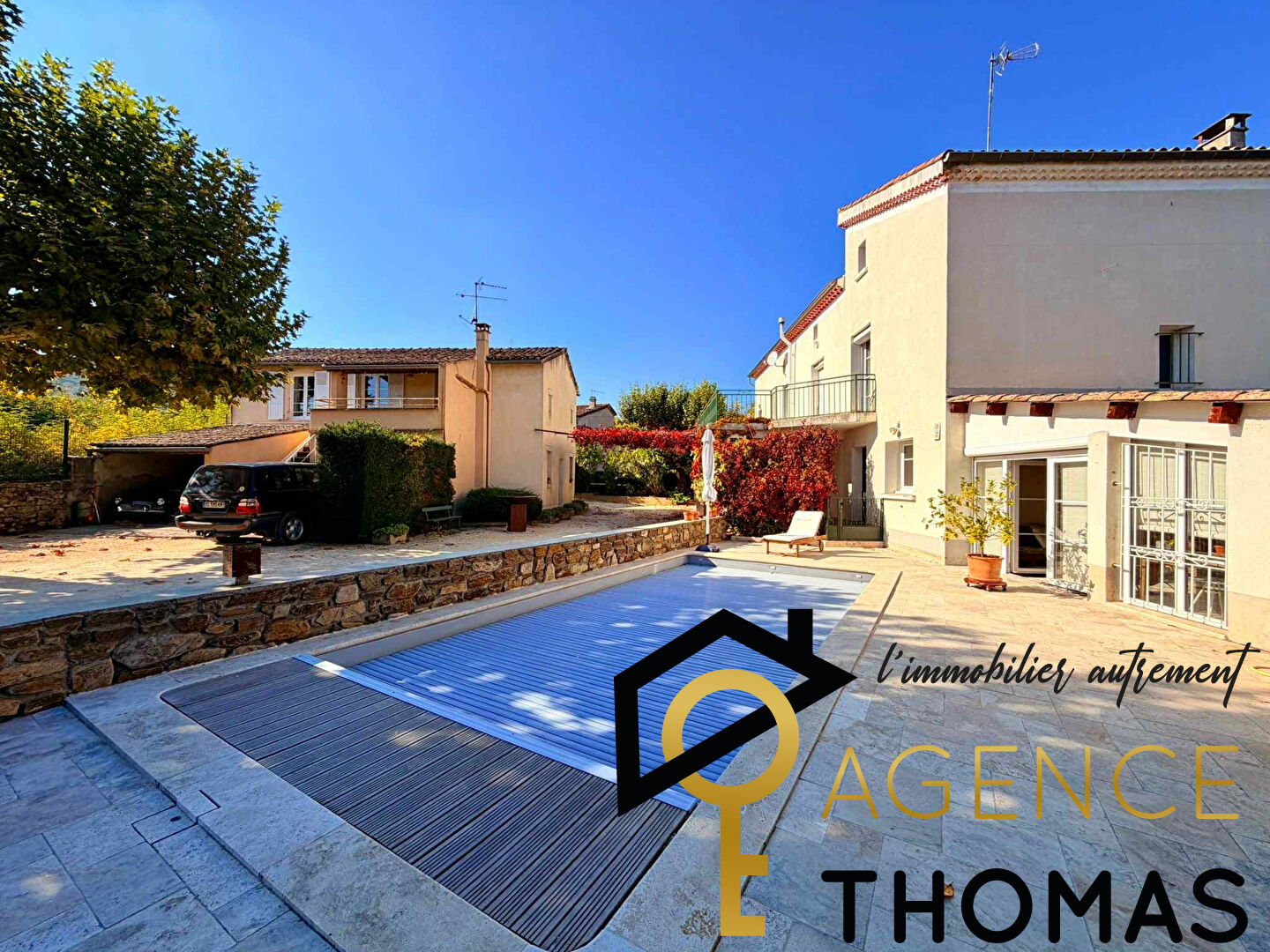 Ensemble immobilier comprenant 2 maisons et piscine !