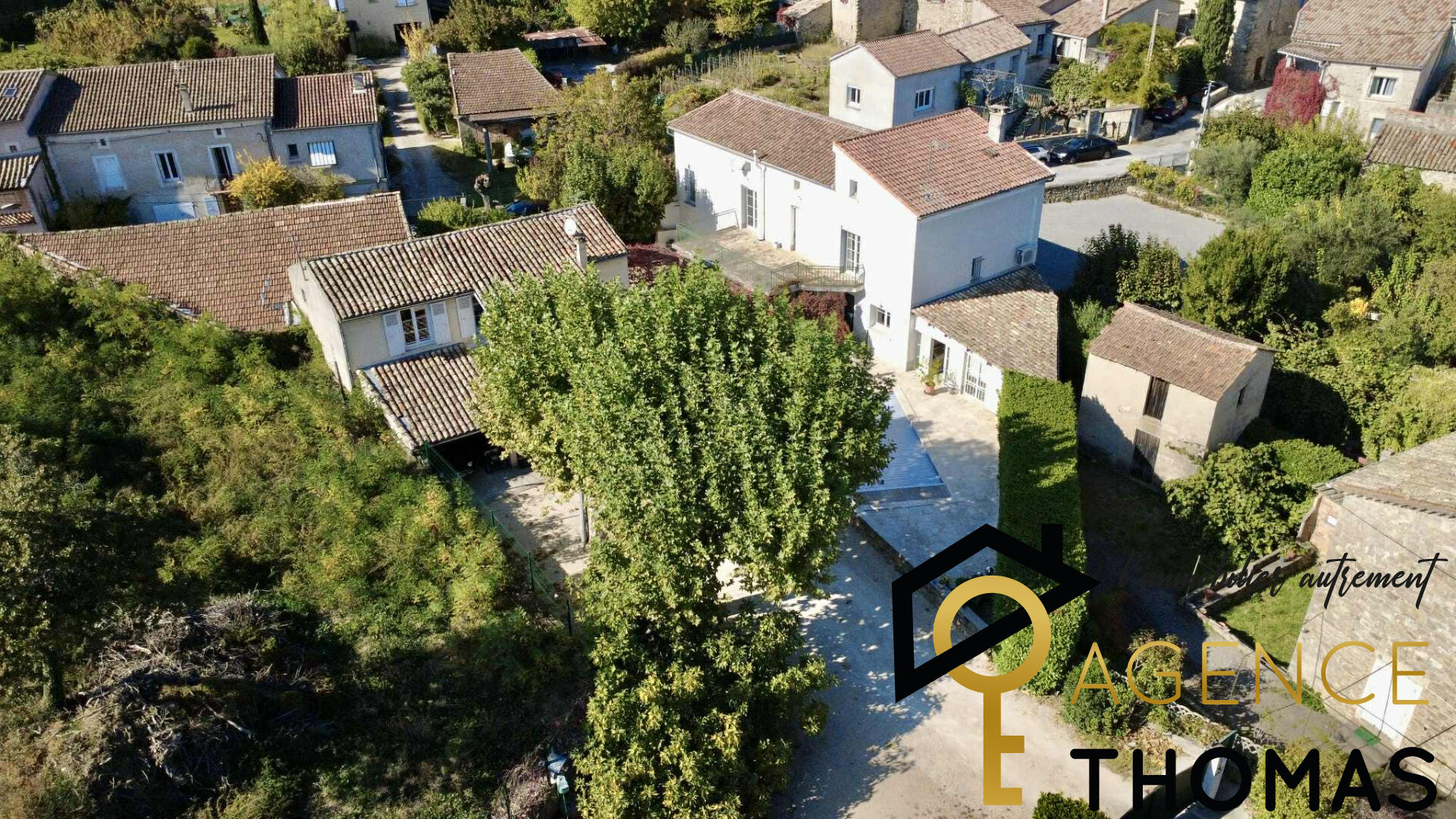 Photo Ensemble immobilier comprenant 2 maisons et piscine ! image 2/6