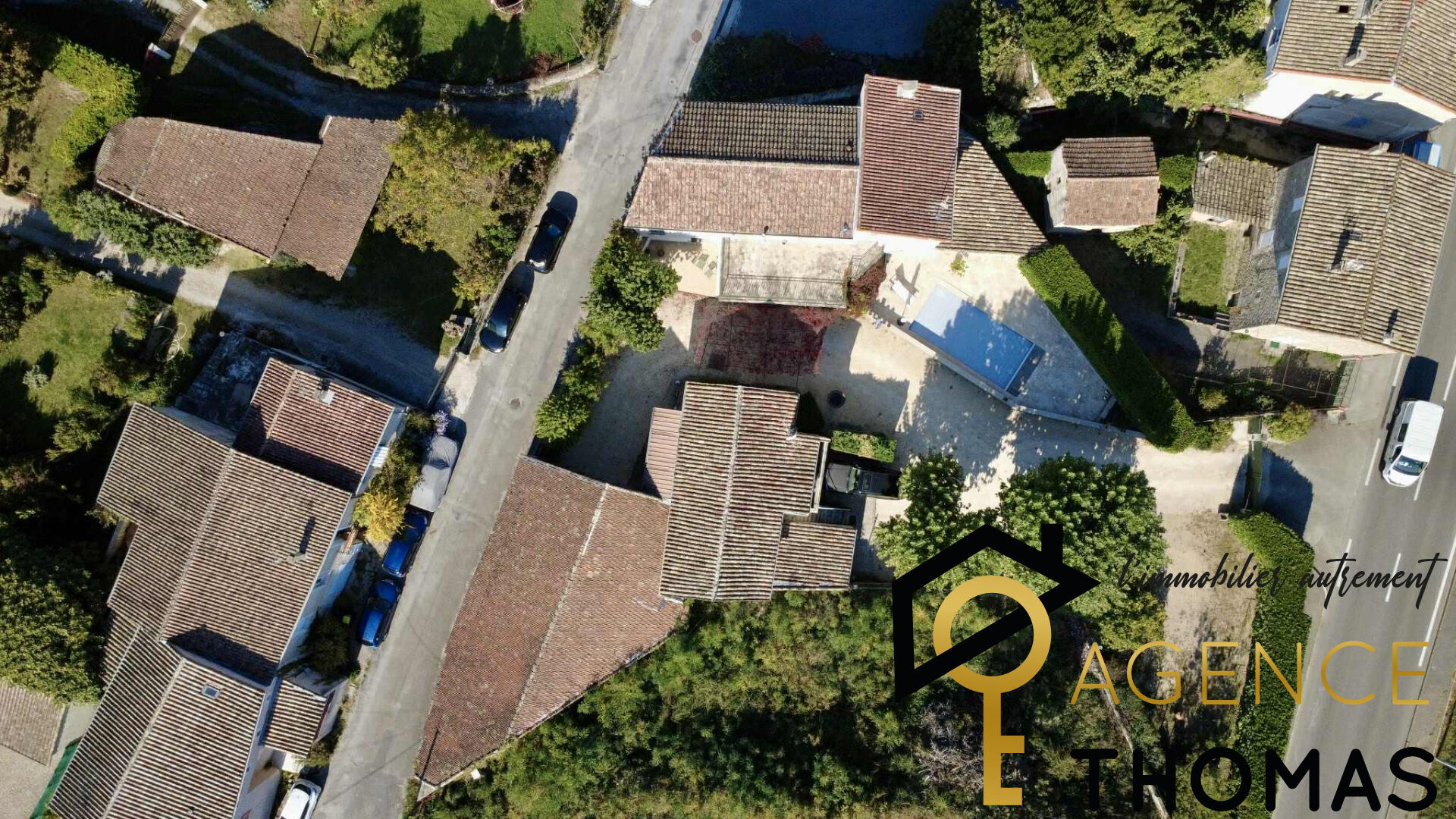 Photo Ensemble immobilier comprenant 2 maisons et piscine ! image 3/6