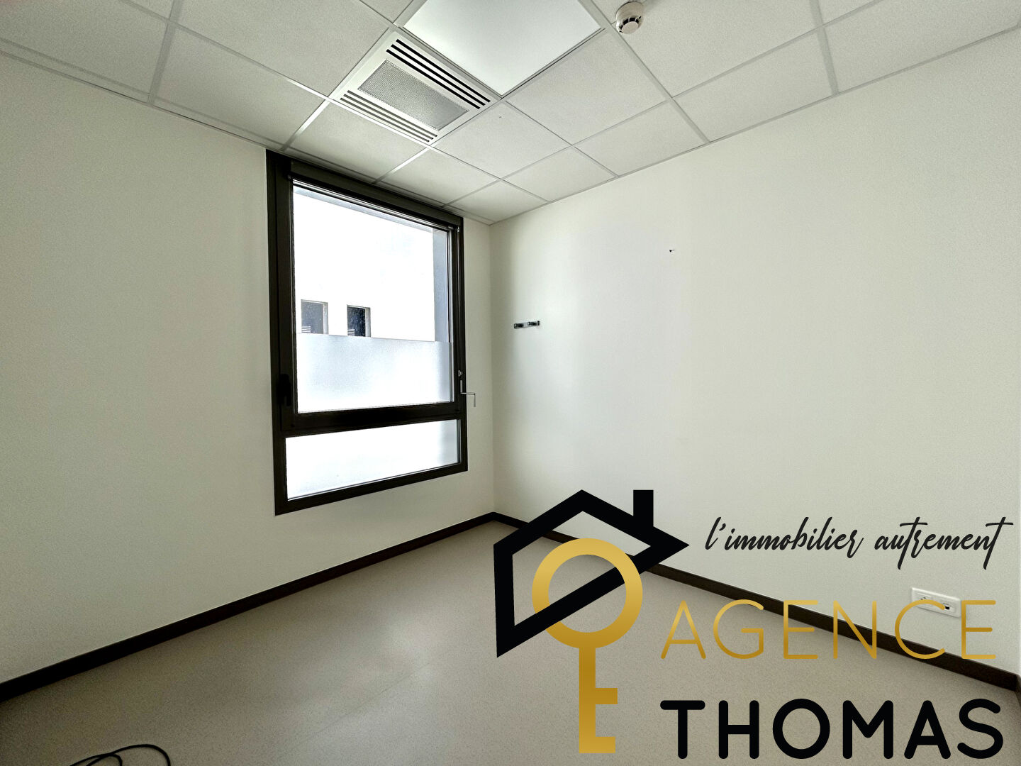 Bureaux professionnels Aubenas 31.93 m2
