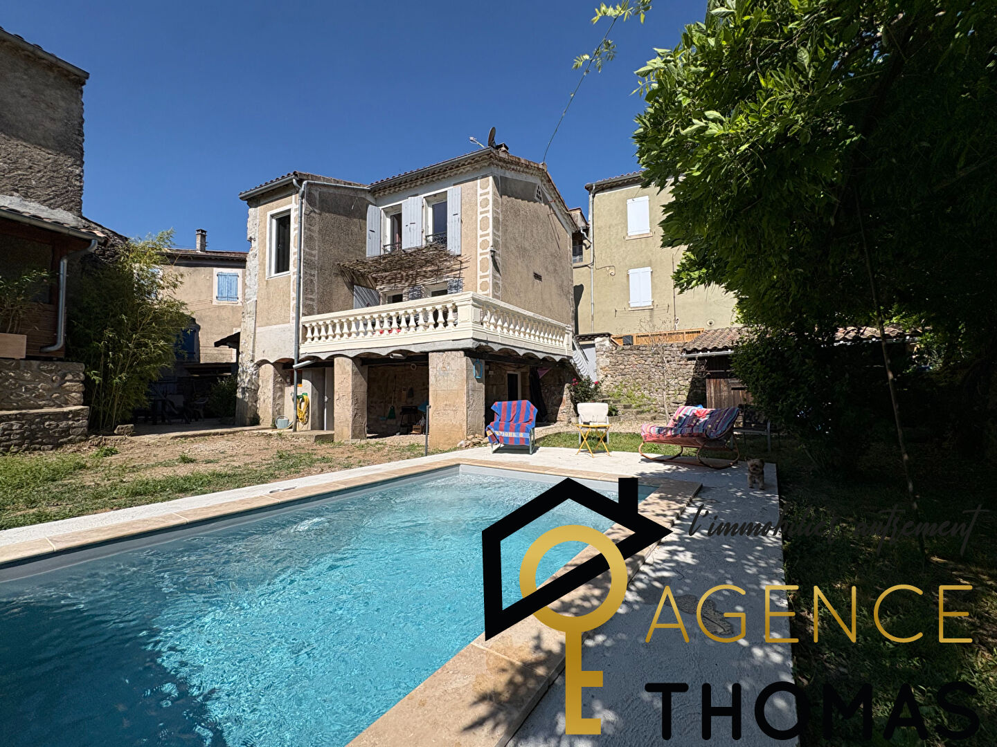 Ancienne maison de maître rénovée avec terrain et piscine !