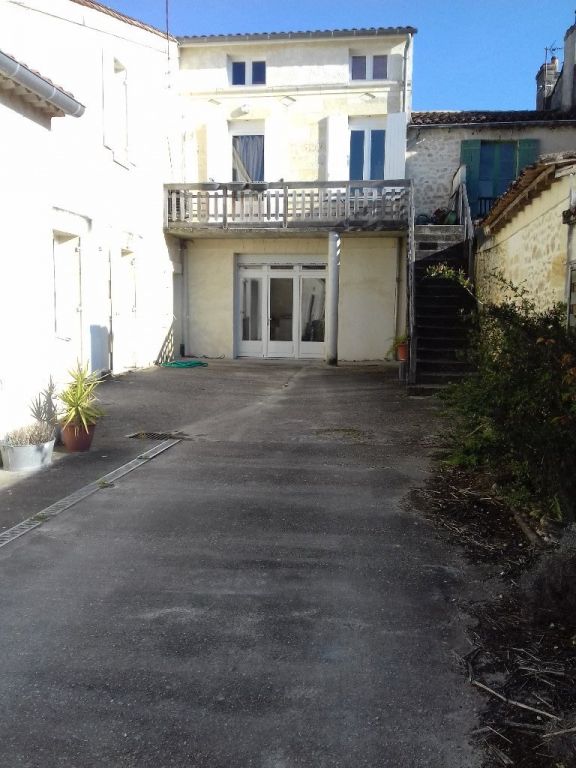 T2 avec garage en plein centre de Lamarque - photo 2