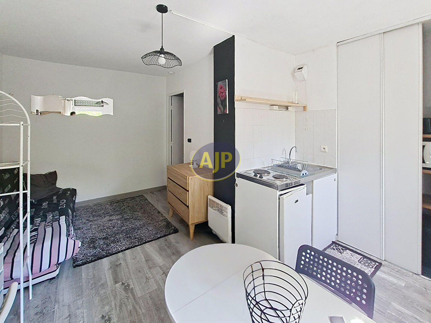 Appartement T1 Chartrons - Dernier étage - photo 1