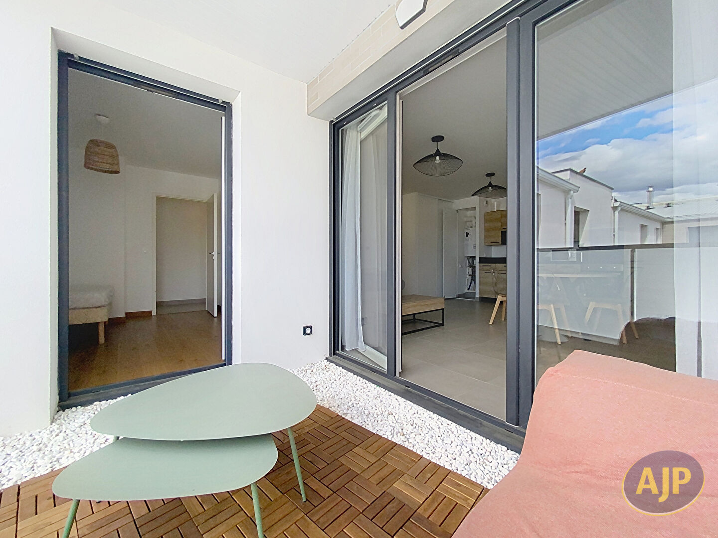 T3 avec terrasse et parking - photo 4