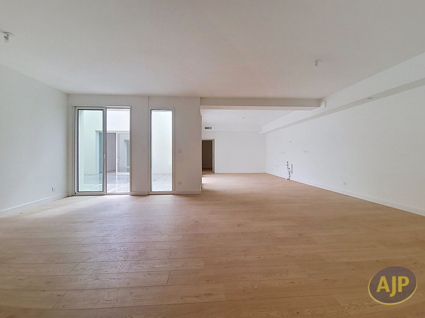BORDEAUX  ST AUGUSTIN - APT T4 AVEC PATIO ET GARAGE - photo 2