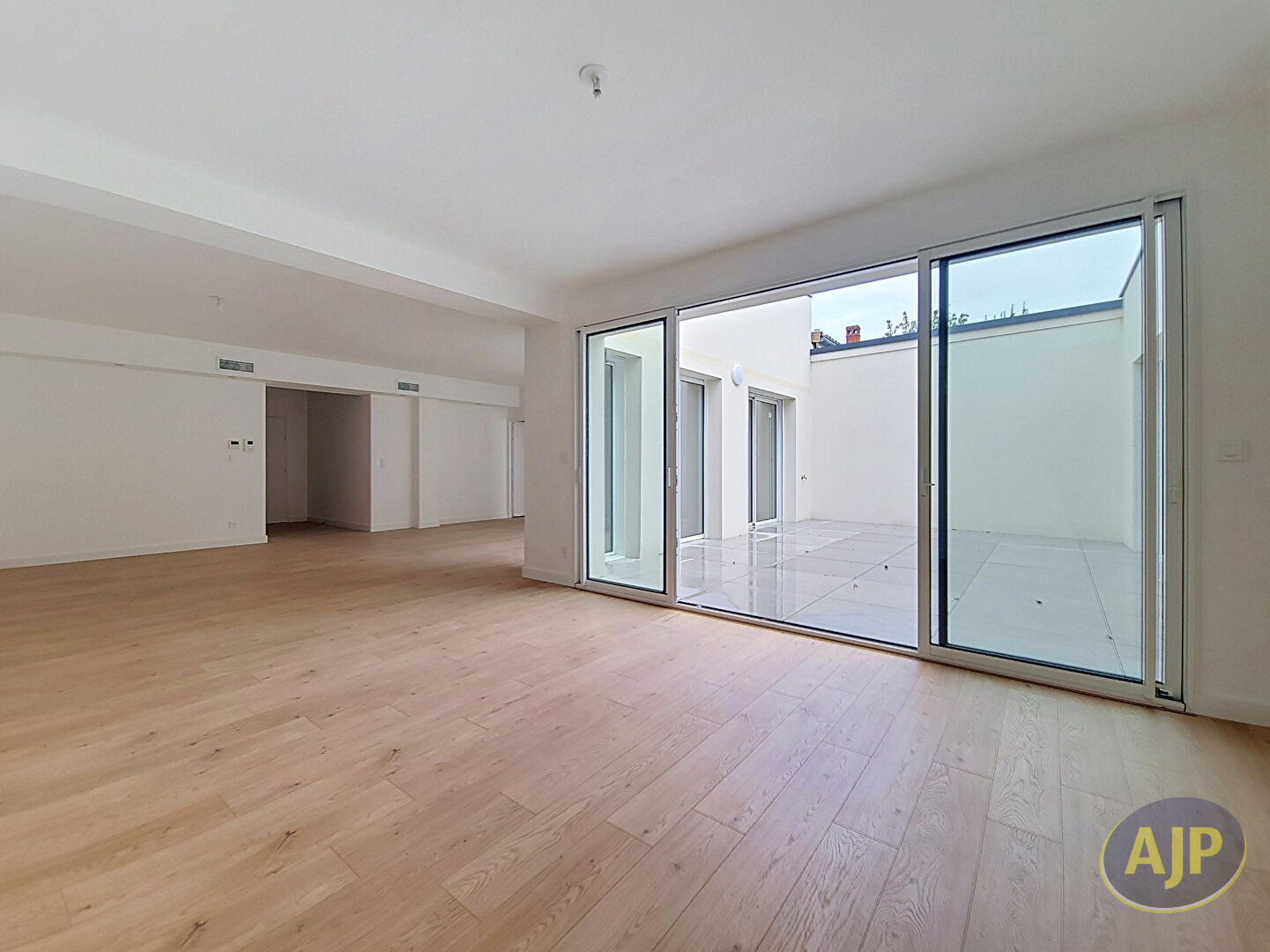 BORDEAUX  ST AUGUSTIN - APT T4 AVEC PATIO ET GARAGE - photo 3