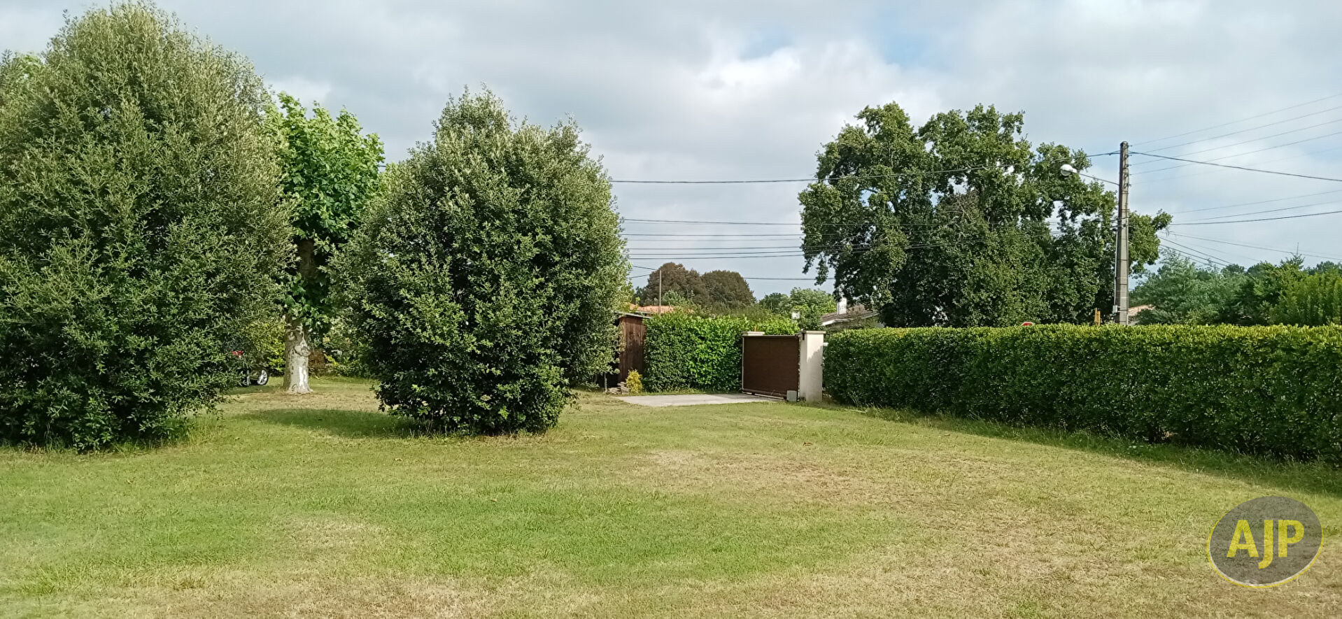 Terrain constructible de 800 m2 à Lège - photo 1