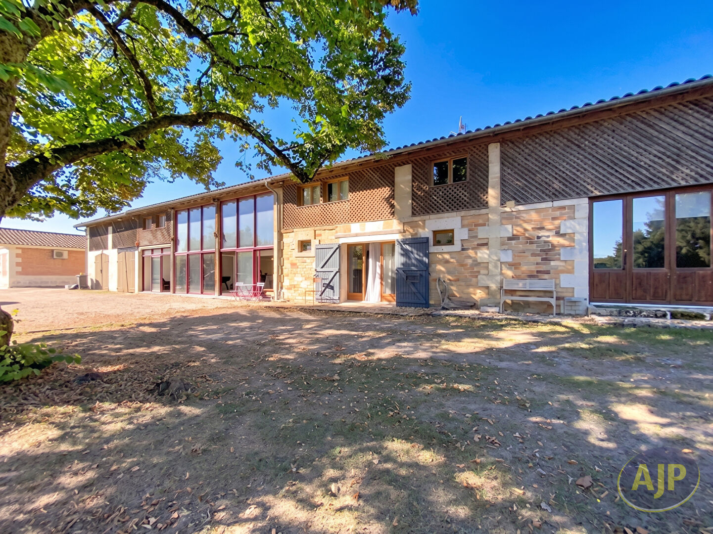 Grange rénovée de prestige au coeur des vignobles - photo 1
