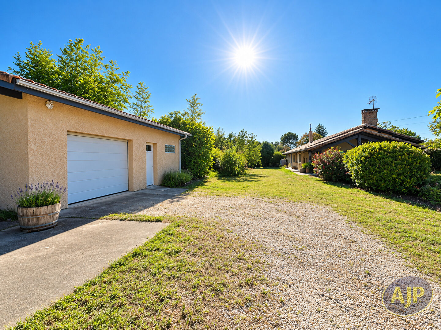 Maison avec garage, 2 chambres à Sainte-Hélène ! - photo 2