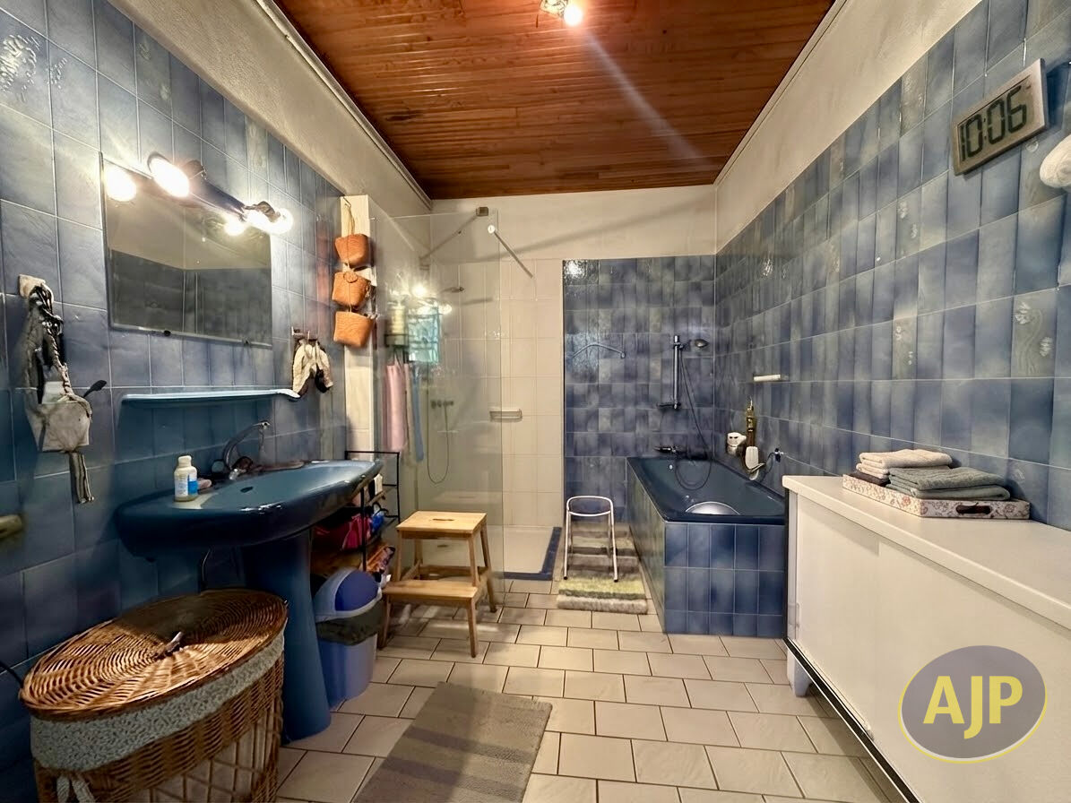 Maison avec garage, 2 chambres à Sainte-Hélène ! - photo 8