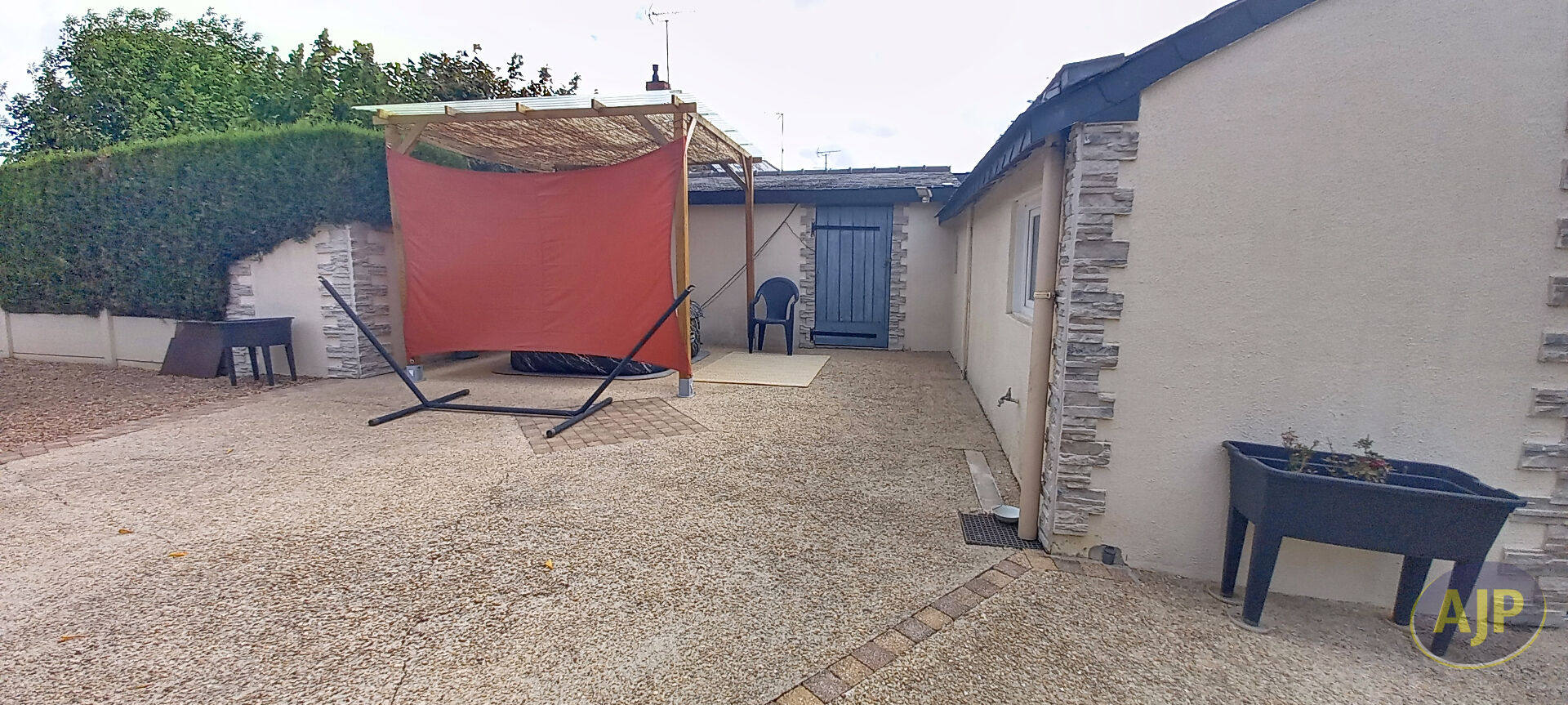 CHATEAUBRIANT : CHARMANTE MAISON de 84 m² - photo 2
