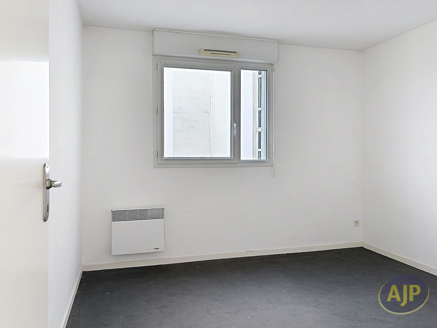 À vendre - Appartement T3 avec balcon, parking et cave - Résidence L'AGORA, coeur de ville de Cholet - photo 6