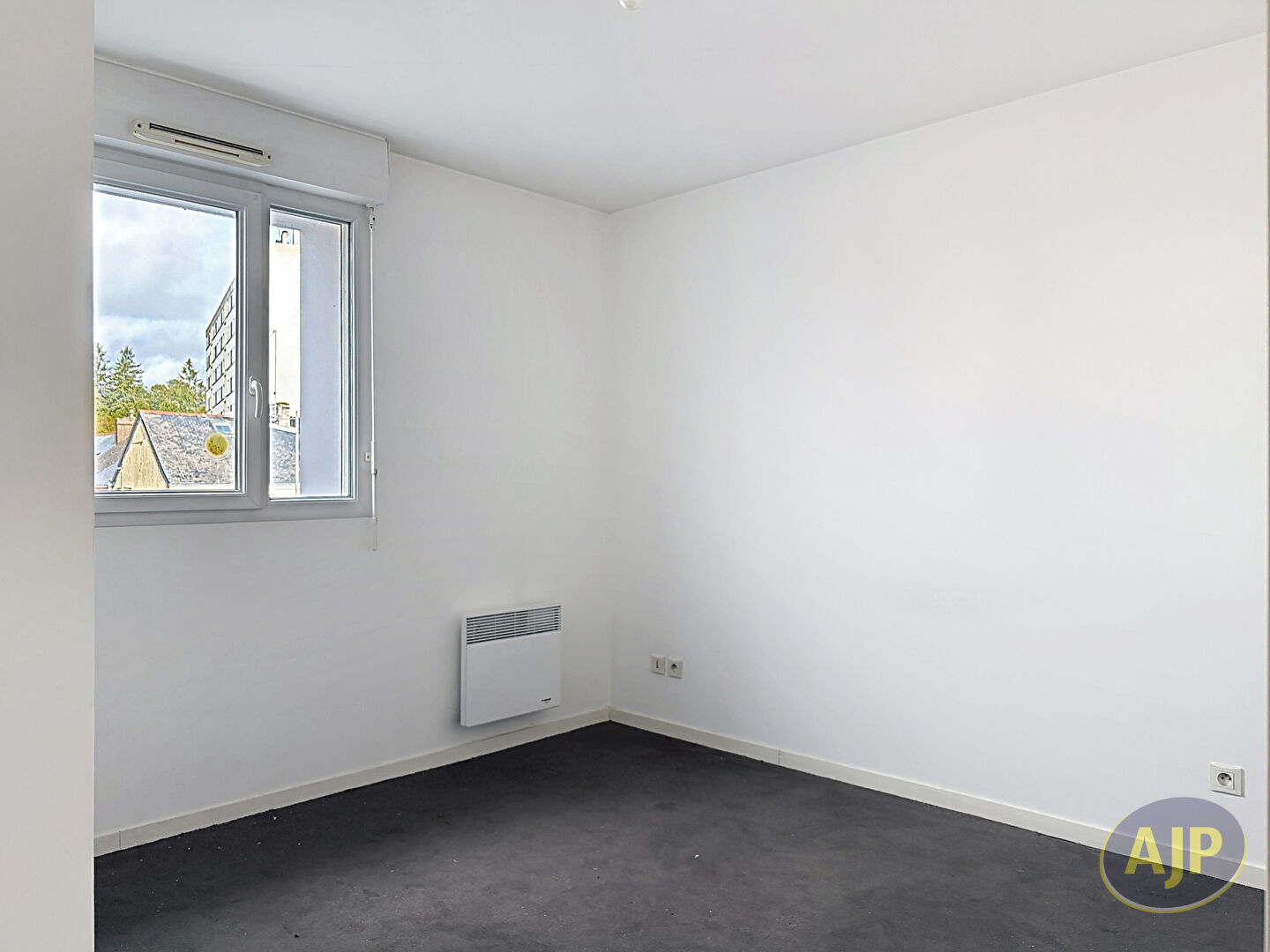 À vendre - Appartement T3 avec balcon, parking et cave - Résidence L'AGORA, coeur de ville de Cholet - photo 9