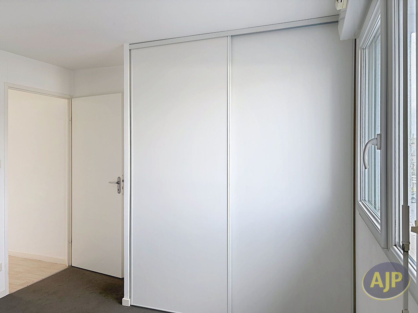 À vendre - Appartement T3 avec balcon, parking et cave - Résidence L'AGORA, coeur de ville de Cholet - photo 10
