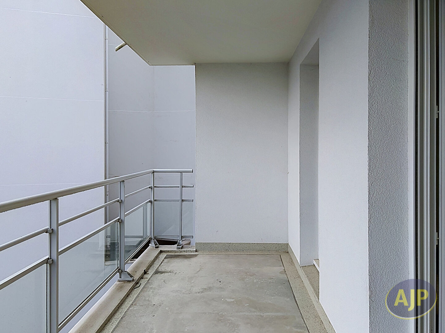 À vendre - Appartement T3 avec balcon, parking et cave - Résidence L'AGORA, coeur de ville de Cholet - photo 11