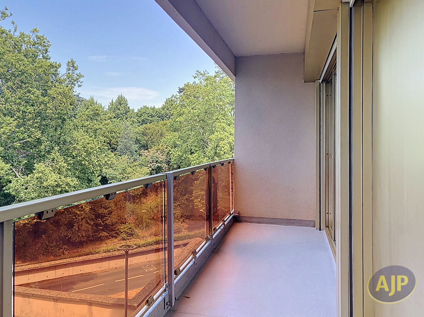 À LOUER - Studio meublé avec vue sur le Parc du Mail ? Coeur de ville de Cholet - photo 6