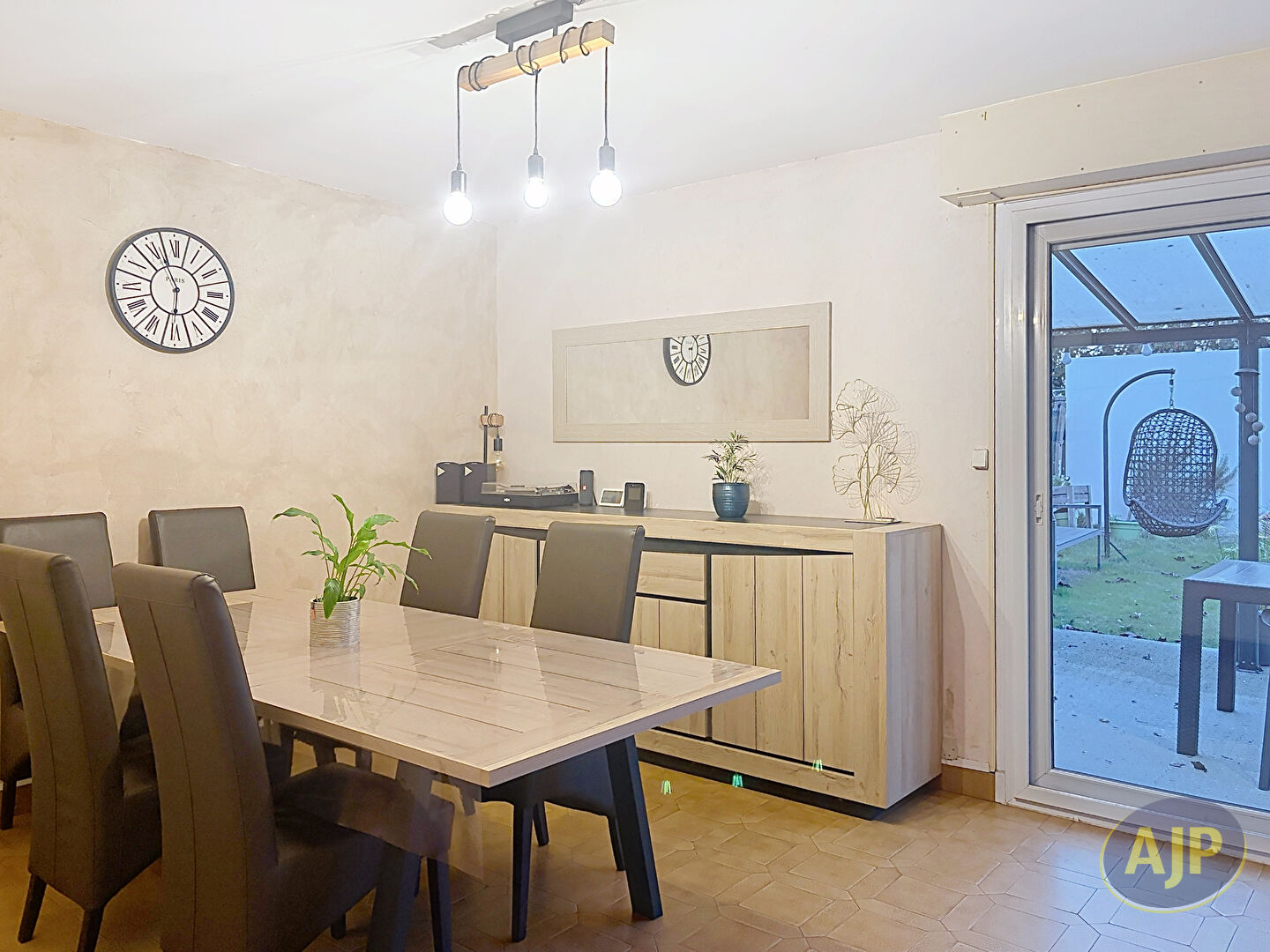 Maison familiale avec 4 chambres, grande terrasse et jardin -  Cholet - photo 1