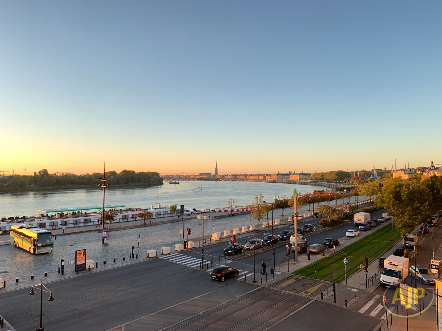 Appartement  vue sur quais Bordeaux 92 m2 - photo 3