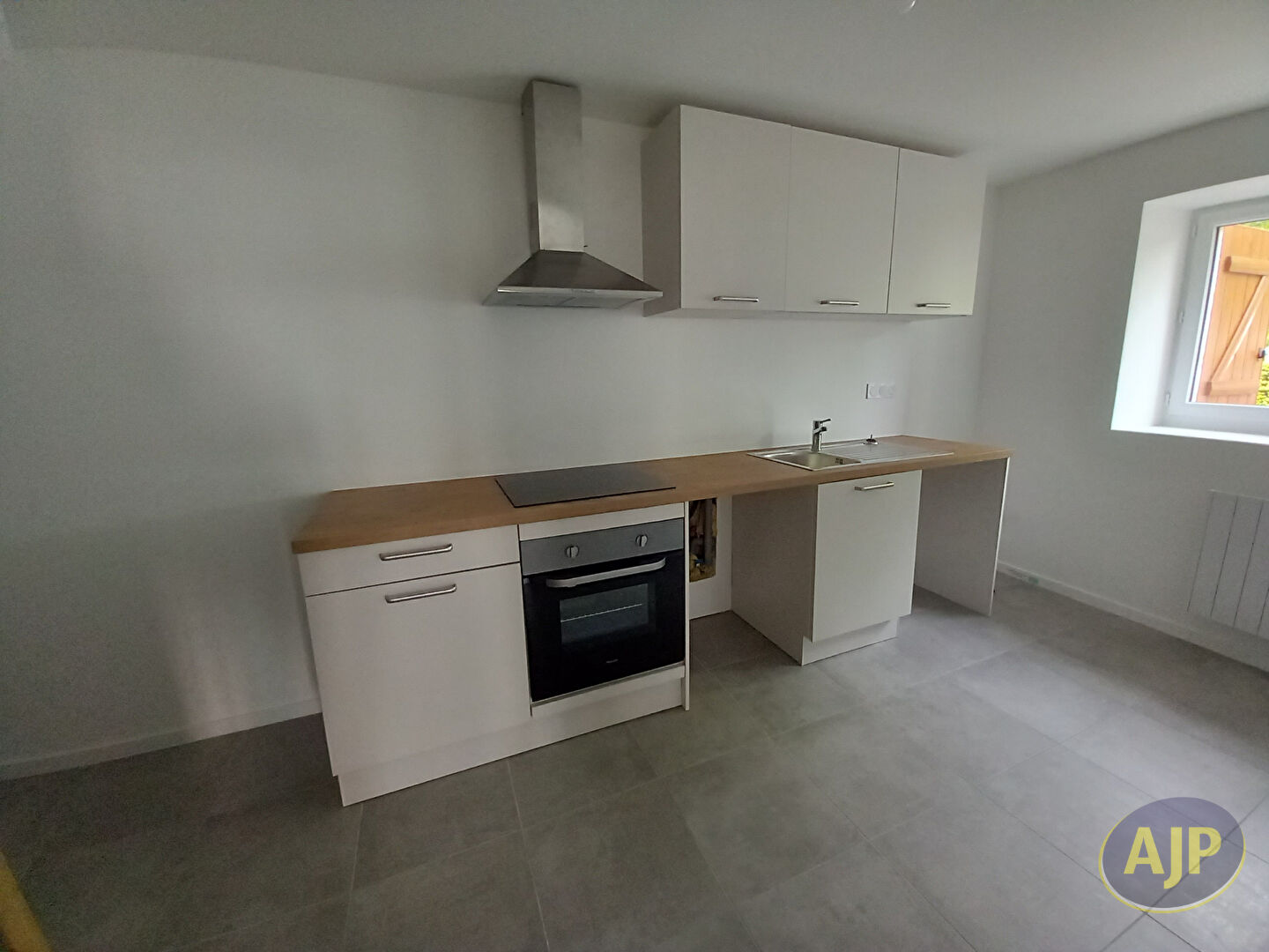 Appartement T4 rénové  de 79.11m² sur St Germain d'Esteuil - photo 4