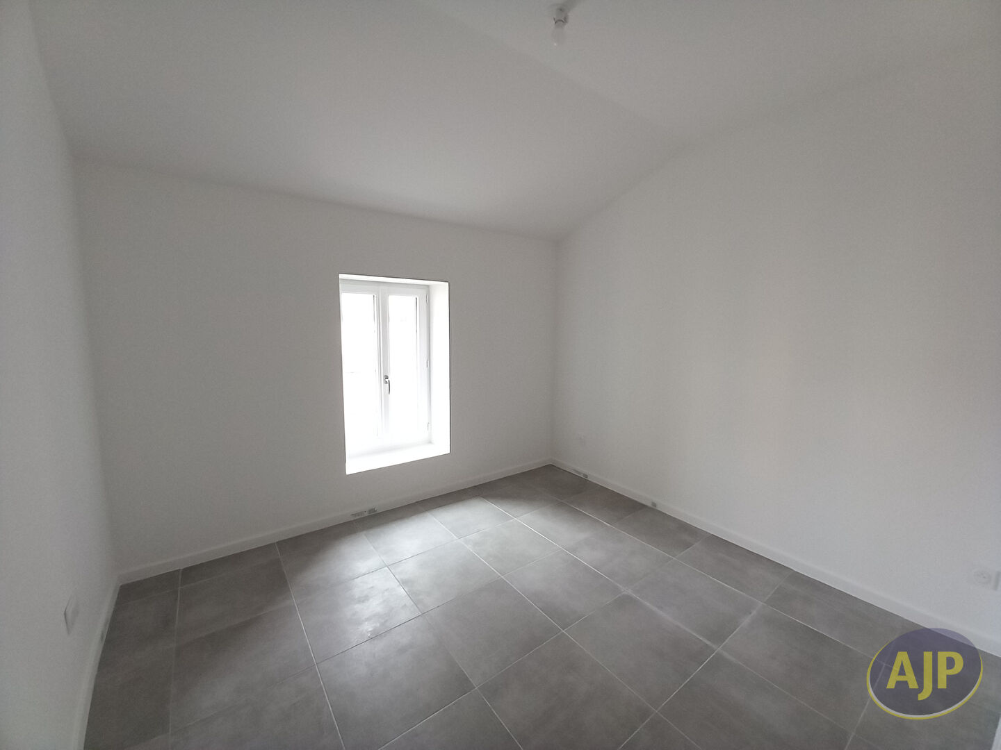 Appartement T4 rénové  de 79.11m² sur St Germain d'Esteuil - photo 7