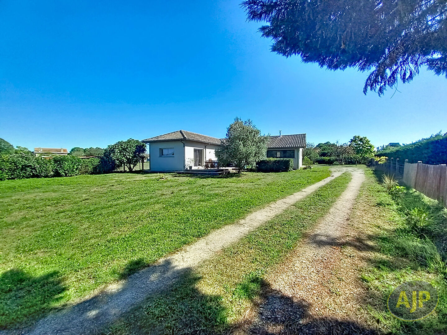 Maison d'environ 140m² - 3 chambres sur Lesparre-Médoc ! - photo 6
