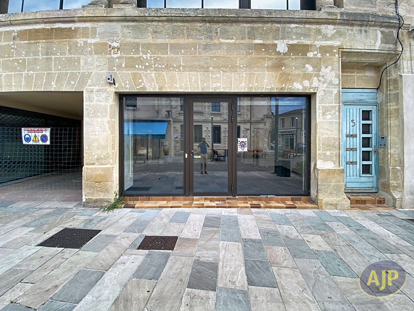 Local commercial Lesparre Medoc 81.3m2 - photo 1