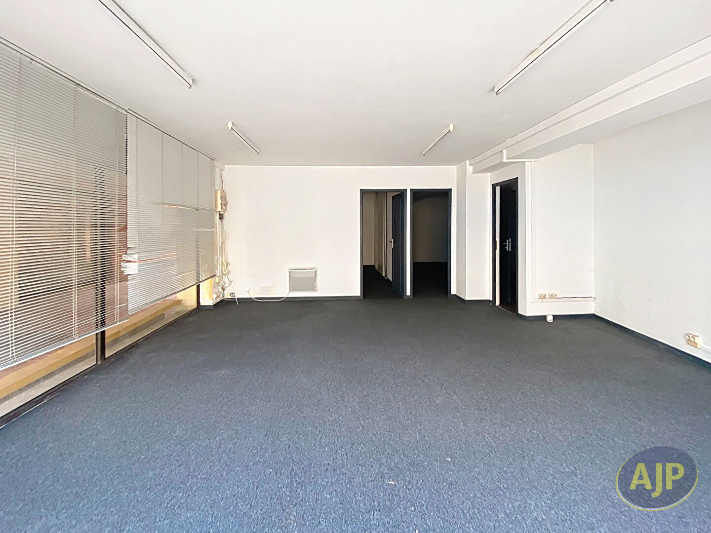 Local commercial Lesparre Medoc 81.3m2 - photo 2