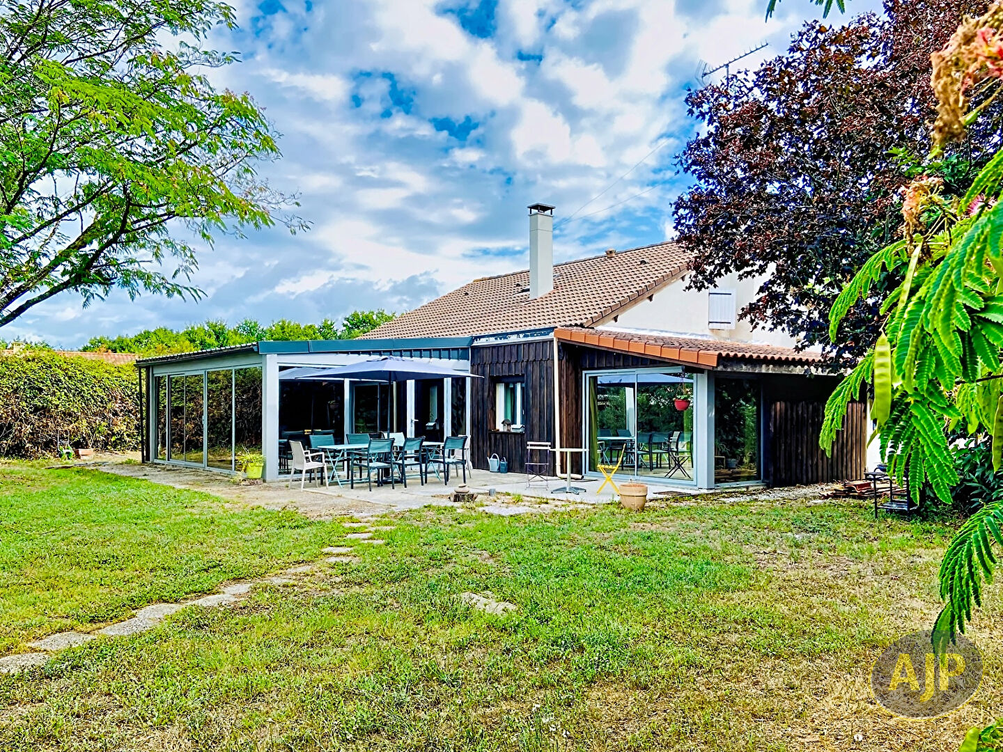 Gaillan - Landaise rénové de 214m2 avec piscine ! - photo 1