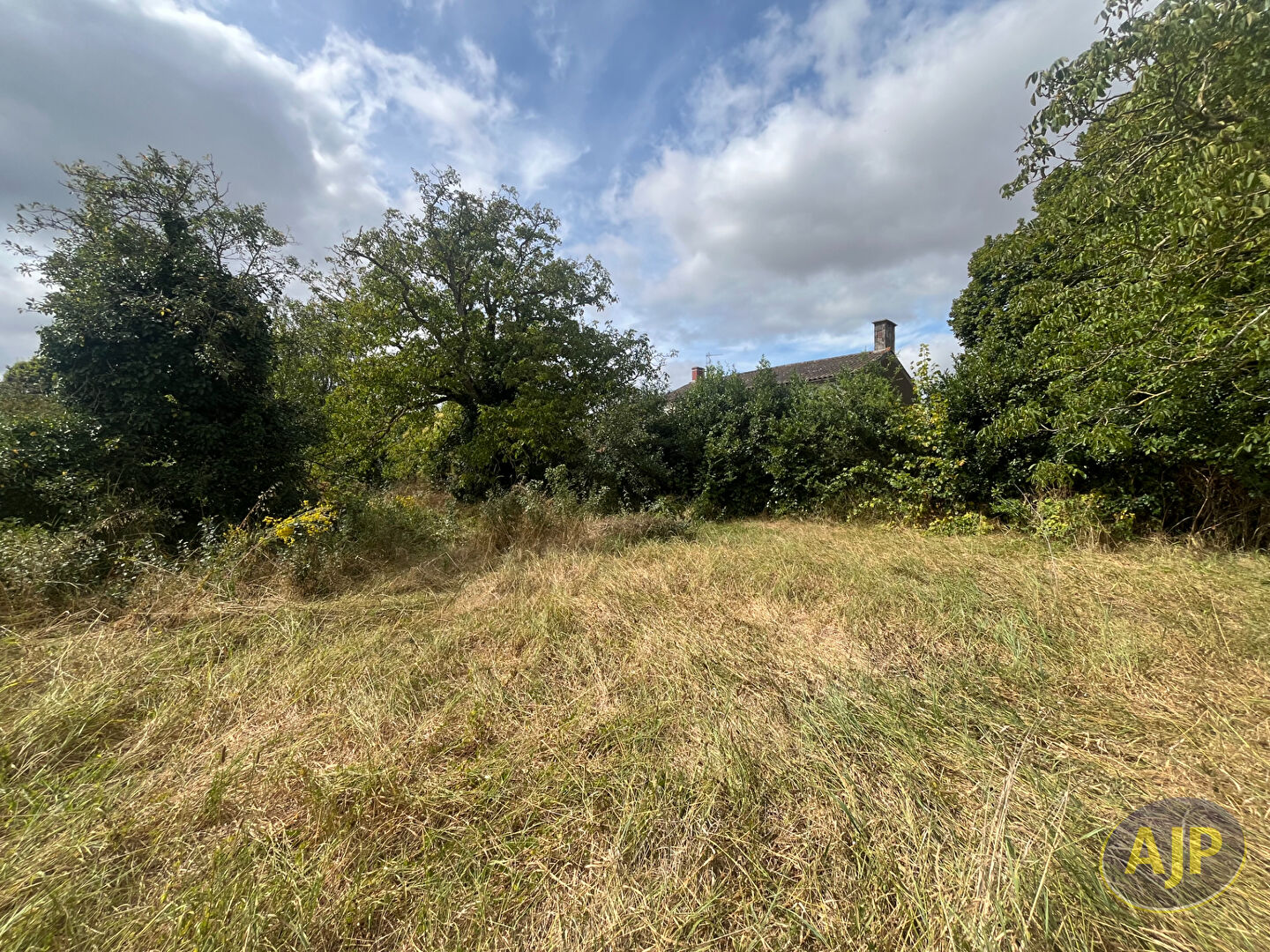 Terrain à bâtir de 596m² à Nalliers