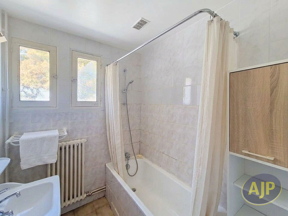 Maison Montaigu Vendee 4 pièce(s) 105 m2 - photo 9