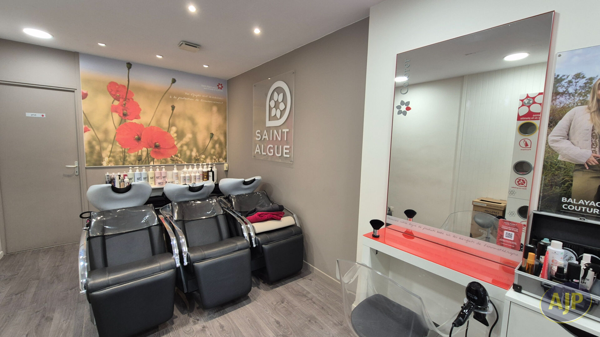Local commercial Montaigu Vendee 58 m2 - photo 3
