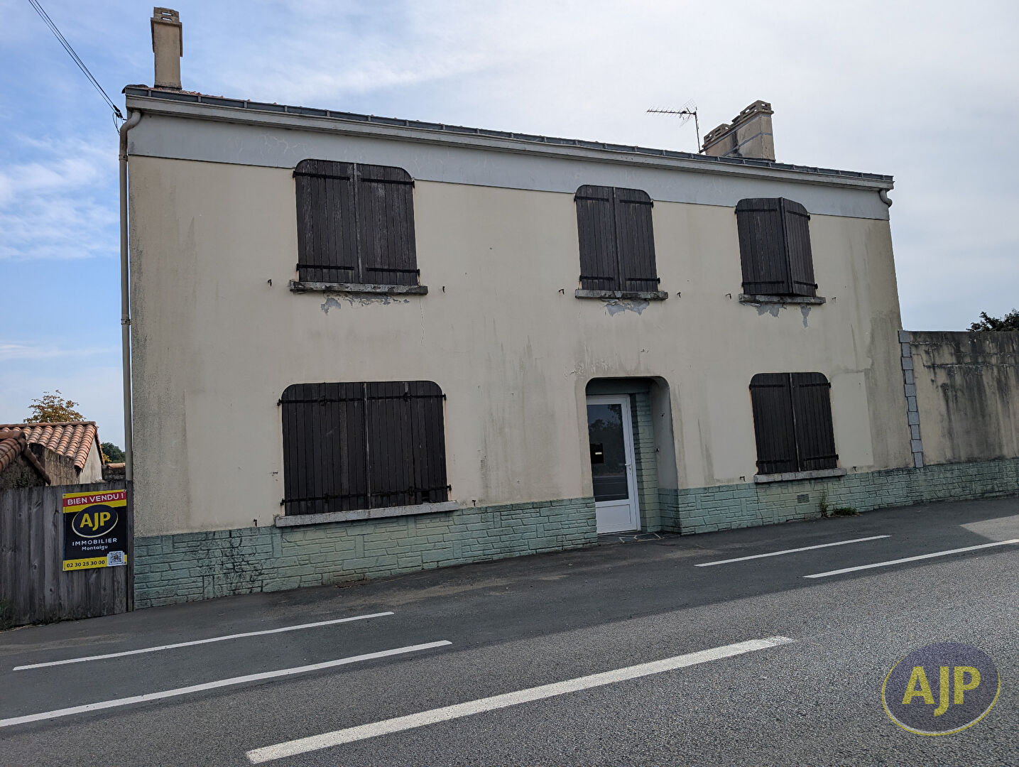 Maison Montaigu Vendee 6 pièces 121.5 m² - photo 1