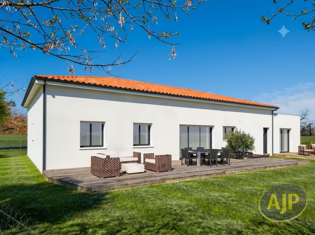 Maison Montaigu Vendee 6 pièce(s) 137.59 m2 - photo 2