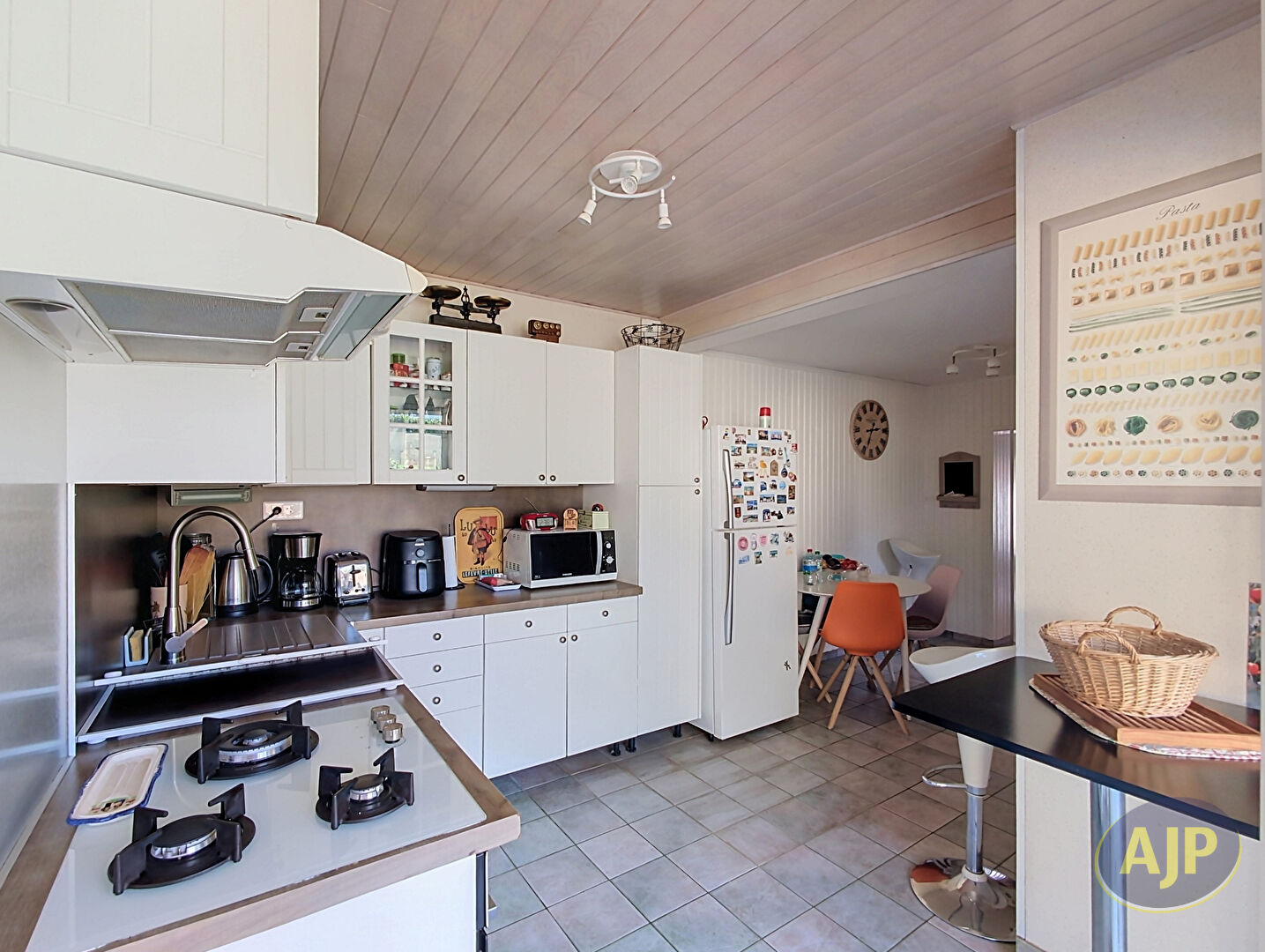 Charmante maison ancienne au calme de 125 m² avec jardin et garages ! - photo 5