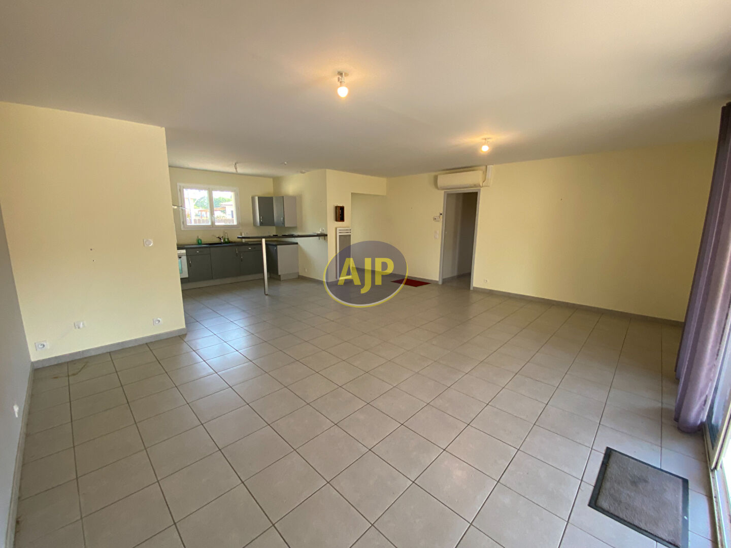 VENDAYS bourg Maison  4 pièce(s) - photo 5