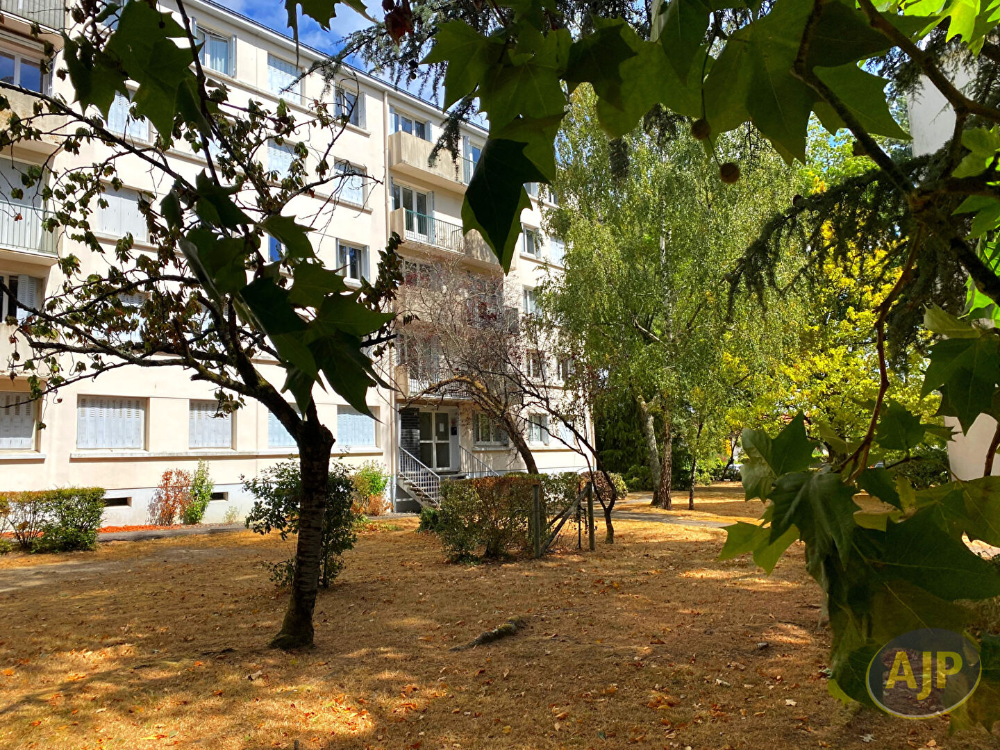 T3 avec balcon, parking et cave - photo 8