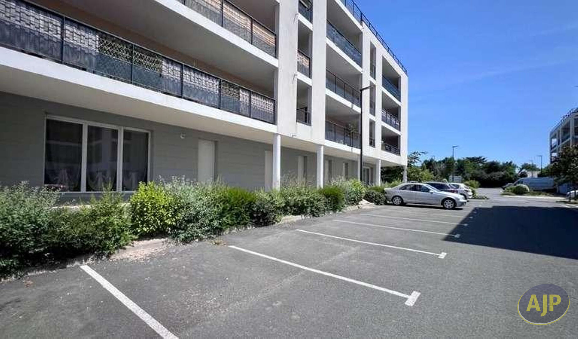A LOUER - PLACE DE PARKING - photo 1