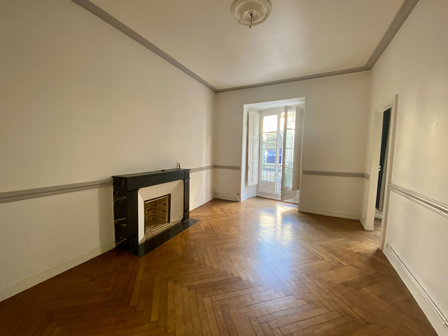 GRASLIN - Appartement 3 pièces 57.95m² - photo 3