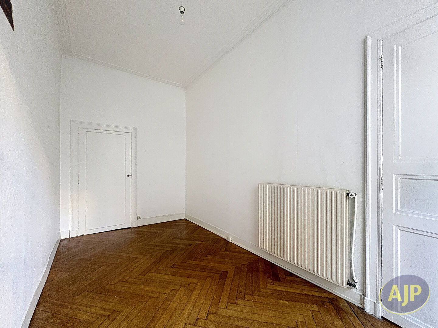 GRASLIN - Appartement 3 pièces 57.95m² - photo 5
