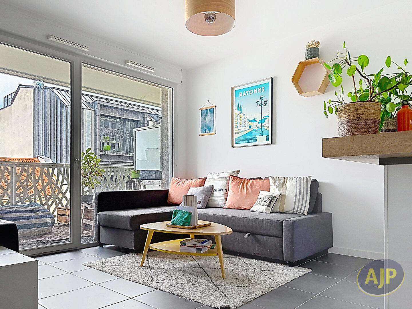 Nantes Croix Bonneau - Appartement 3 pièces meublé avec balcon et garage - photo 1