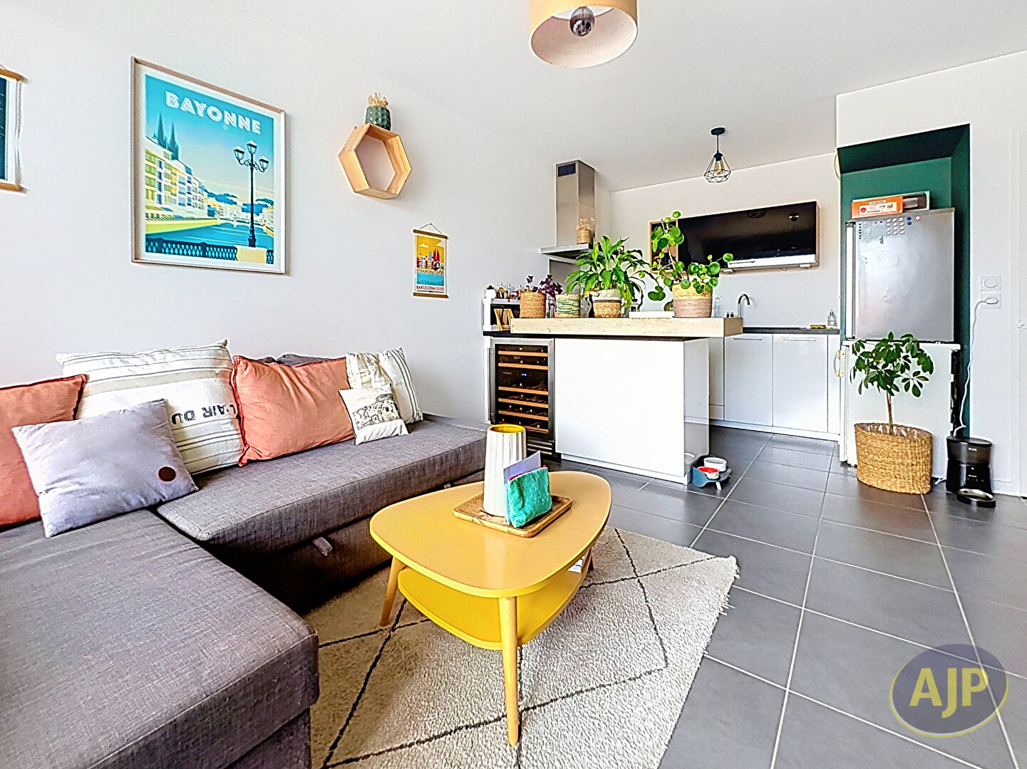 Nantes Croix Bonneau - Appartement 3 pièces meublé avec balcon et garage - photo 2
