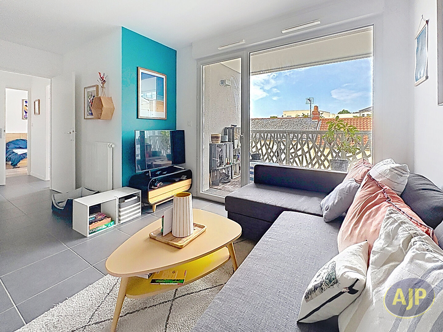 Nantes Croix Bonneau - Appartement 3 pièces meublé avec balcon et garage - photo 3