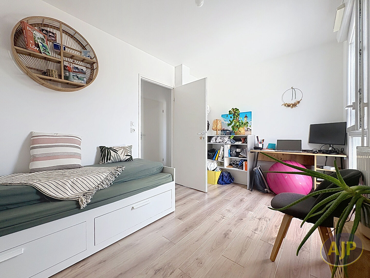Nantes Croix Bonneau - Appartement 3 pièces meublé avec balcon et garage - photo 15