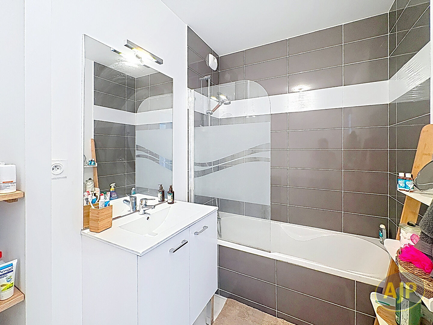 Nantes Croix Bonneau - Appartement 3 pièces meublé avec balcon et garage - photo 17