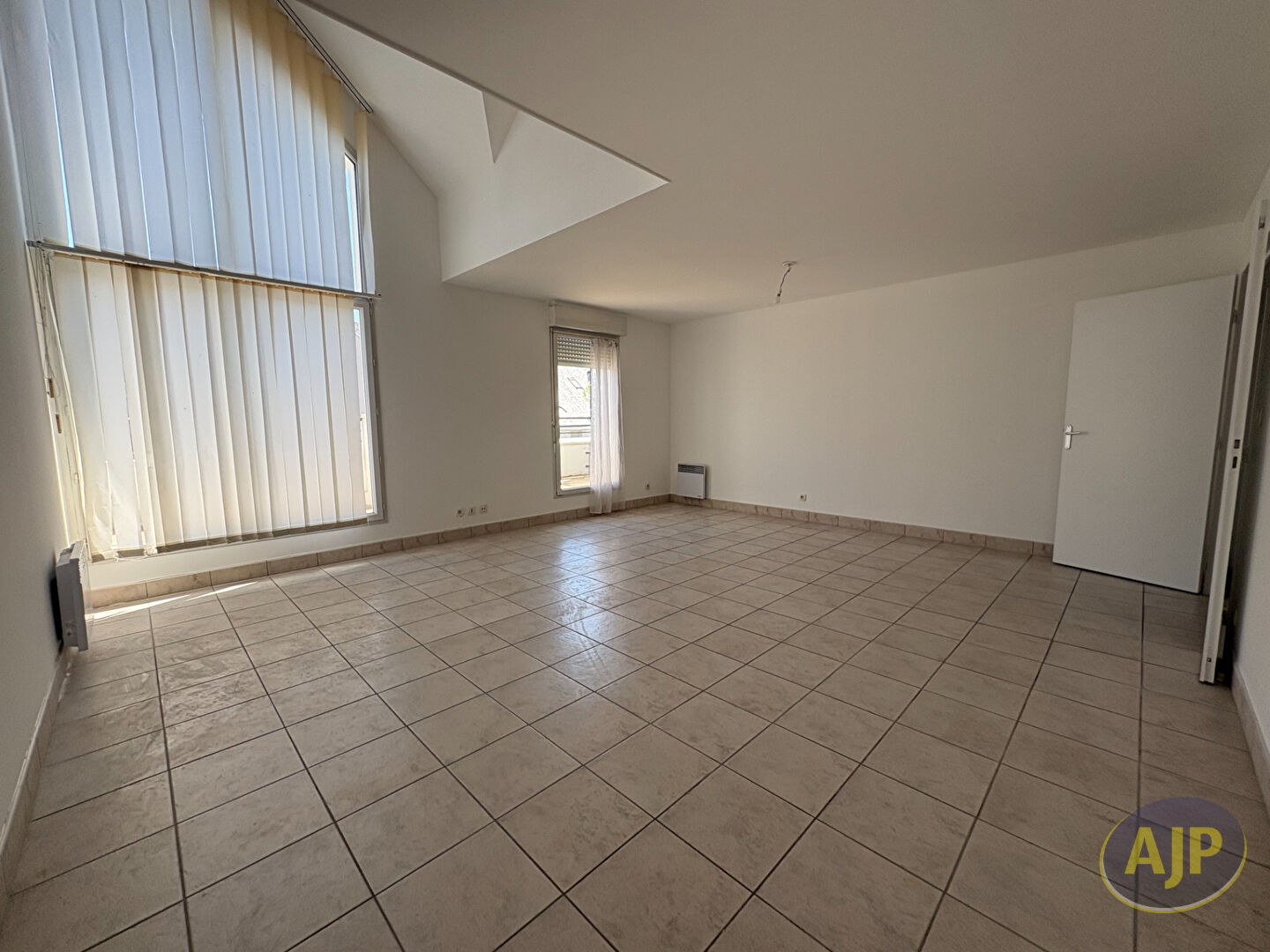 Place René Bouhier - T4 duplex 92.83m² - photo 2