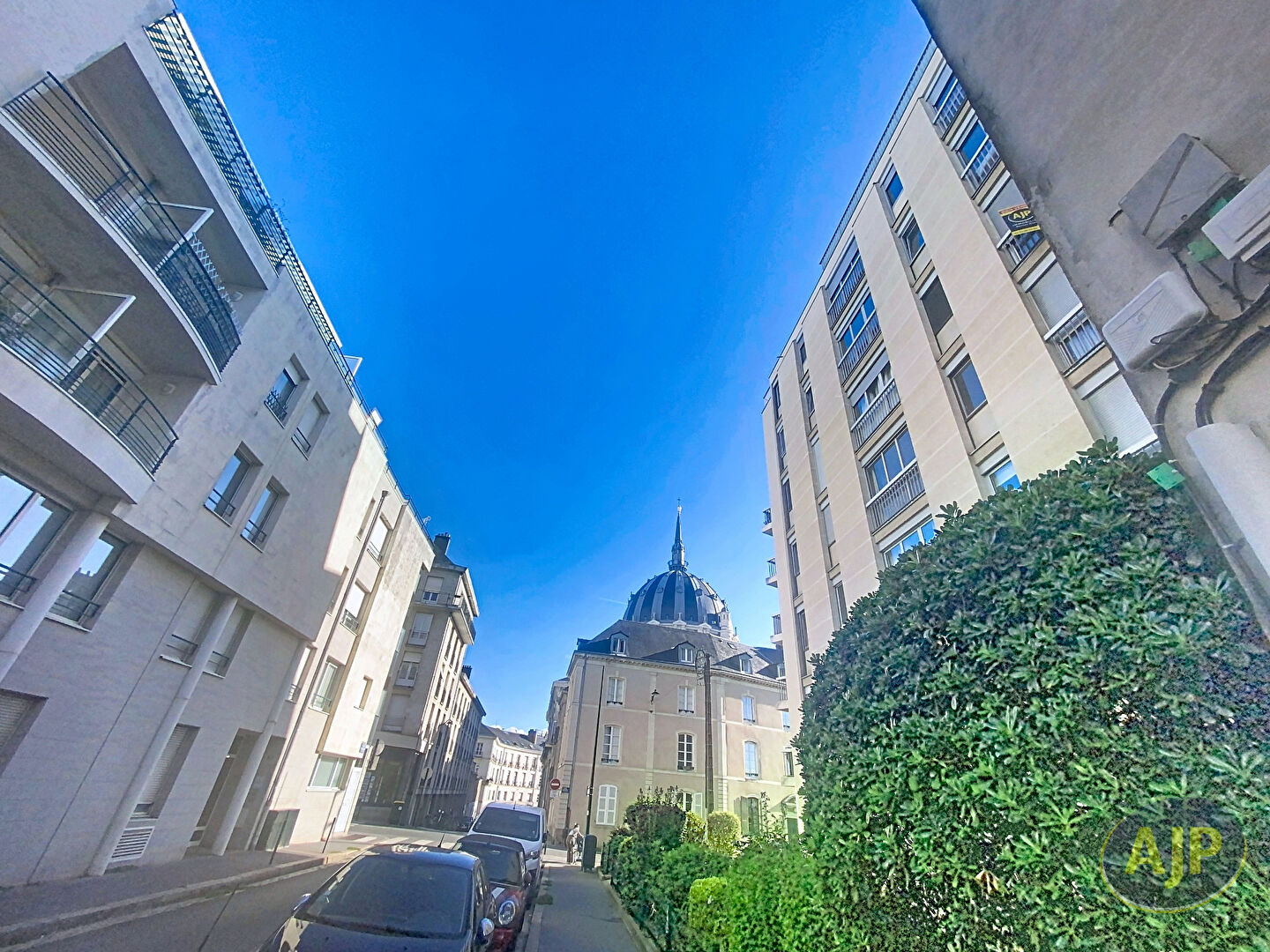 Rareté Dobrée/Sanitat ? Esprit petite maison en ultra-centre - photo 1
