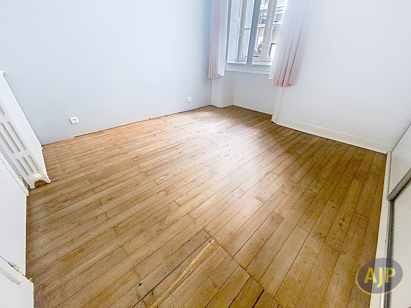 Rareté Dobrée/Sanitat ? Esprit petite maison en ultra-centre - photo 16