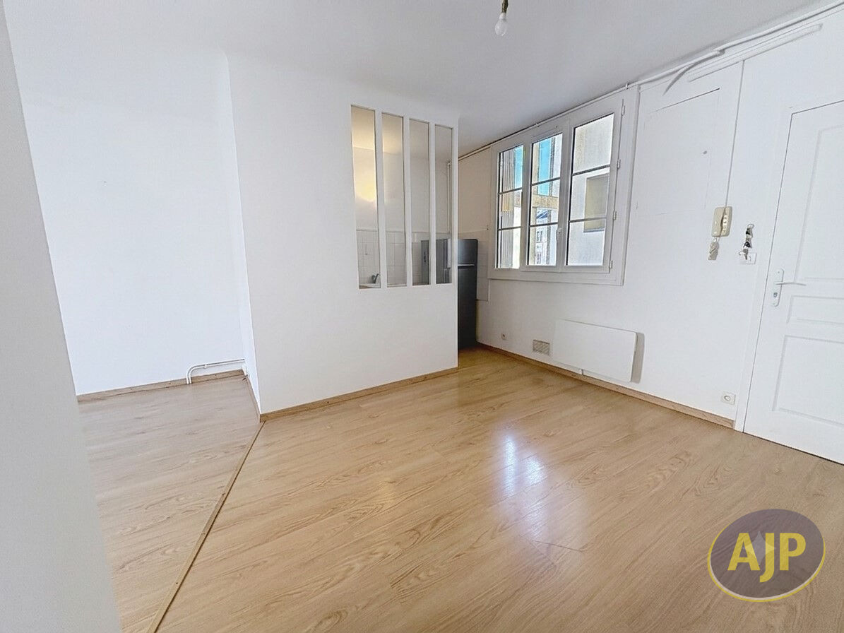 HYPER CENTRE - T1 bis rue Montaudouine - 28.82 m² - photo 1